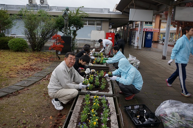 27花壇植替②.jpg